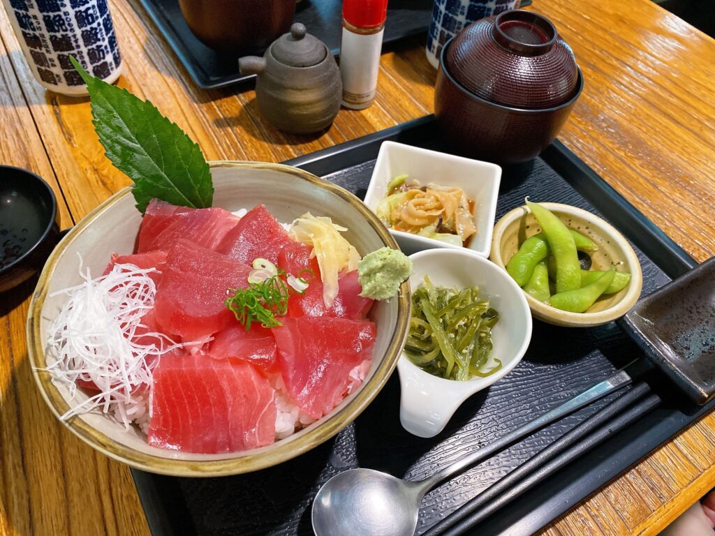 【台北中山】丼屋 。捷運行天宮站的新鮮生魚片丼飯（含菜單）！